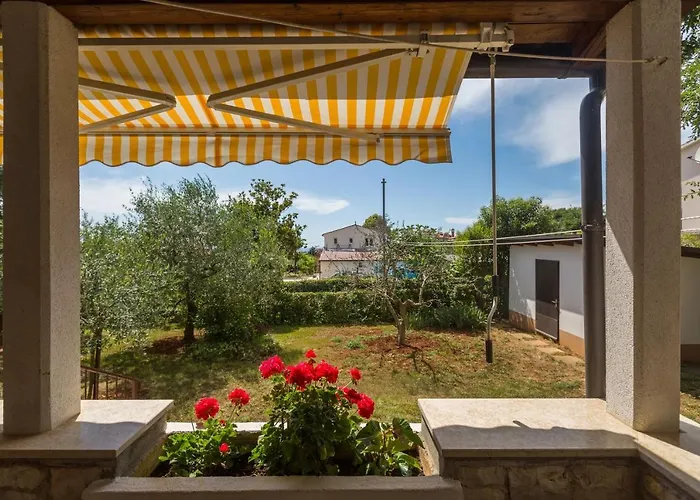 Apartments With Parking Space Kukci, Porec - 7166 Apartment *